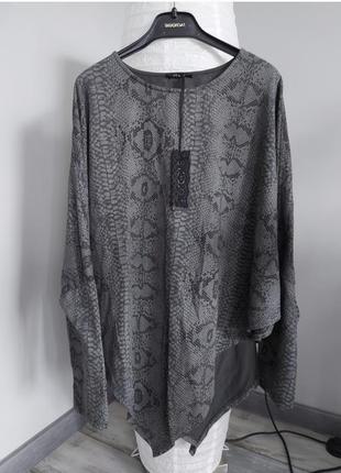 Новий лонгслів studio. італія