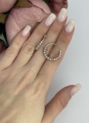 Модные серебряные серьги кольца с шариками без камней стильные женские сережки из серебра2 фото