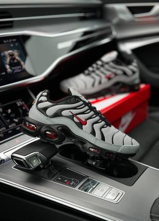 Чоловічі кросівки nike air max plus gray black red