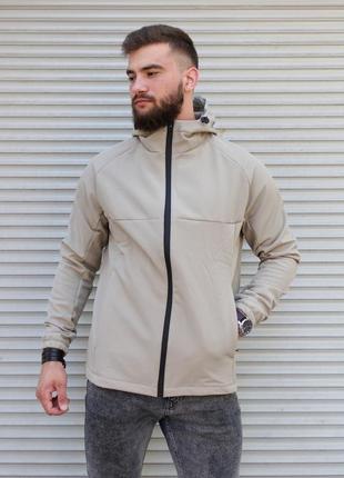 Бежева куртка soft shell на флісі