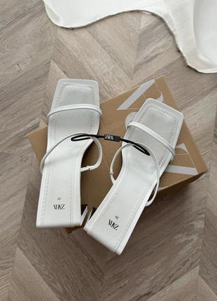 Белые кожаные босоножки / шлепанци / мюли на каблуке zara2 фото