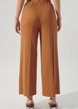 Карамельні домашні штани вкорочені брюки в рубчик
