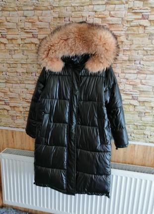 Теплая зимняя куртка с пышным крупным натуральным на капюшоне5 фото