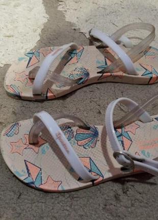 Босоножки  іраnema