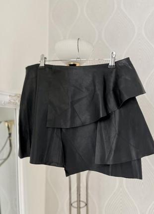 Черная кожаная мини юбка в размере m от zara из экокожи5 фото