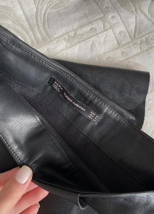 Черная кожаная мини юбка в размере m от zara из экокожи4 фото