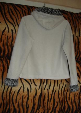 Курточка-кенгурушка бело-сероватого цвета"blans-noir"р.м,полиэстер.2 фото