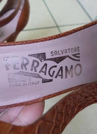Ferragamo шикарні шкіряні босоніжки.3 фото