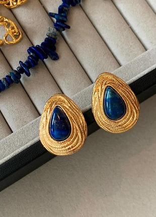Стильні золотисті сережки кульчики пусети підвіси синій натуральний камінь3 фото