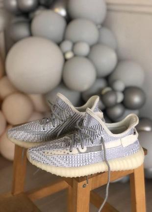 Прекрасные женские кроссовки adidas yeezy boost 350 белые рефлективные5 фото