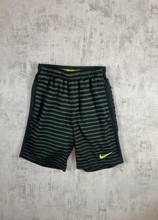 Nike: стильные шорты в черно-серой гамме с салатовым акцентом