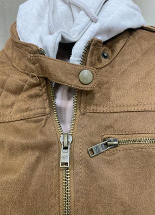 Куртка демисезона из искусственной замши, капюшон отстегивается3 фото