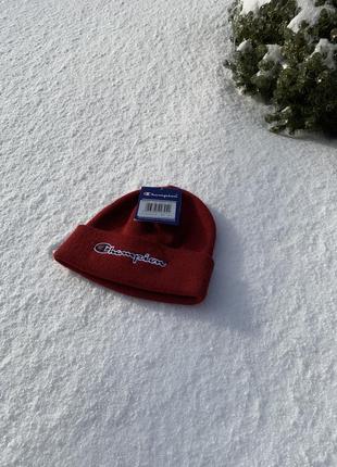 Зимняя короткая унисекс шапка от бренда champion в бордовом цвете, шапочка мини бини