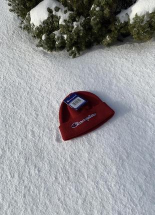 Зимняя короткая унисекс шапка от бренда champion в бордовом цвете, шапочка мини бини3 фото