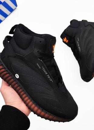 Зимові чоловічі кросівки adidas yeezy 350 v2 чорні з помаранчевим🔥2 фото
