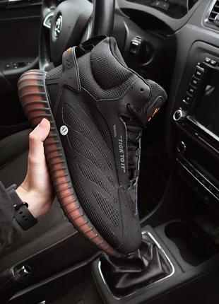 Зимові чоловічі кросівки adidas yeezy 350 v2 чорні з помаранчевим🔥4 фото