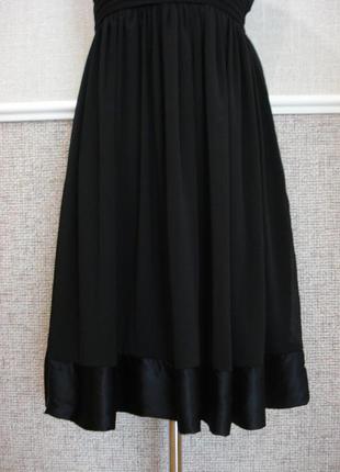 Маленькое черное шифоновое платье с открытыми плечами4 фото