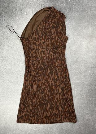 Платье корсетное платье леопардовое на одно плечо мини bershka8 фото