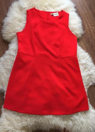 Яркое летнее модное платье