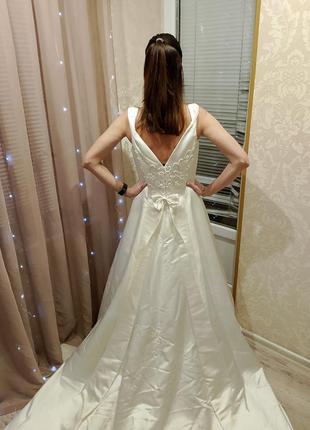 Весільна сукня зі шлейфом1 фото