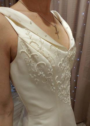 Весільна сукня зі шлейфом3 фото