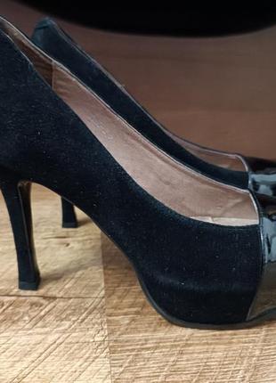 Жіночі чорні  туфлі3 фото