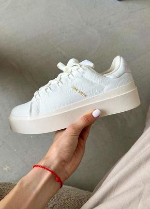 Чарівні жіночі кросівки на платформі adidas stan smith bonega white білі