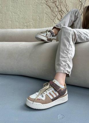 Классные женские кроссовки adidas forum low clear brown коричневые с белым6 фото