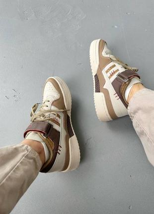 Классные женские кроссовки adidas forum low clear brown коричневые с белым3 фото