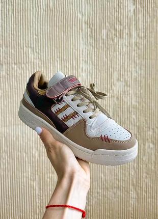 Классные женские кроссовки adidas forum low clear brown коричневые с белым