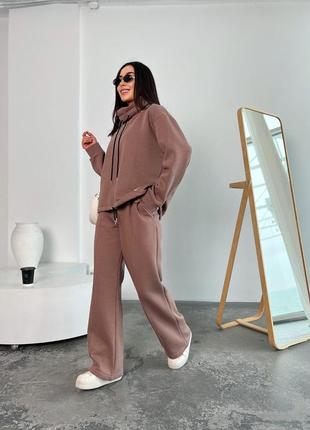Женский качественный теплый спортивный костюм: широкие брюки и худи с капюшоном1 фото