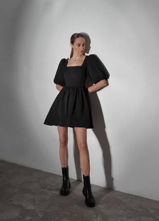 Черное короткое пышное платье с воланами и шнуровкой на спине2 фото