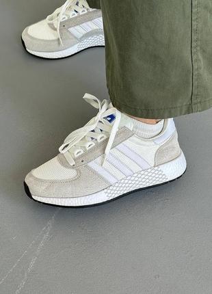 Красивейшие женские кроссовки boston adidas marathon tech white белые с бежевым