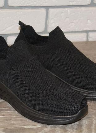 Кросівки підліткові чорні без шнурків (розміри: 40)3 фото