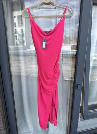 Облегающее яркое розовое макси платье с разрезом на ноге и с драпировкой от primark5 фото