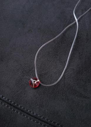 Кулон красный камушек на леске-резинке с тройным креплением10 фото