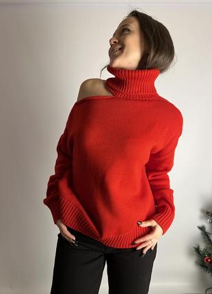 Есть наляжка свитер с открытым плечом5 фото
