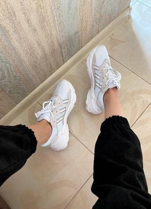 Классные кроссовки adidas ozweego white beige reflective белые унисекс 36-45 р2 фото