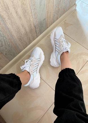 Классные кроссовки adidas ozweego campus beige reflective белые унисекс 36-45 р2 фото