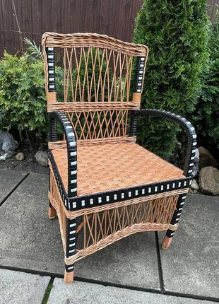 Крісло з ротанговими вставкамм2 фото