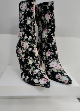 Ботинки в цветочном узоре2 фото