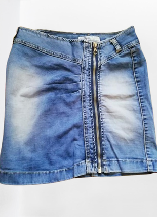 Красивая джинсовая юбка мини на молнии3 фото