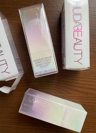 Сяйливий бальзам для губ huda beauty diamond hydrating lip balm (negligee)перламутровий7 фото