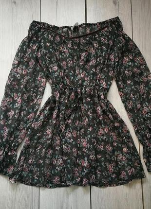 Красивая боузочка в цветочный принт голые плечи