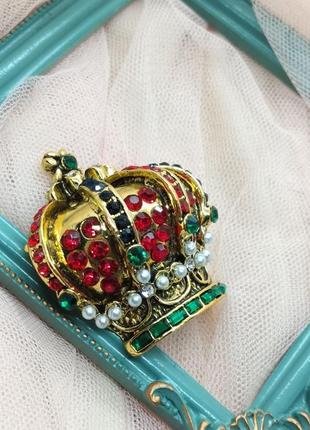 Объёмная брошь королевская корона, тиара, геральдика, багетные кристаллы3 фото
