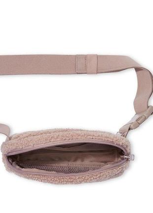 Сумка из флиса victoria's secret cozy fleece belt bag коричневая4 фото