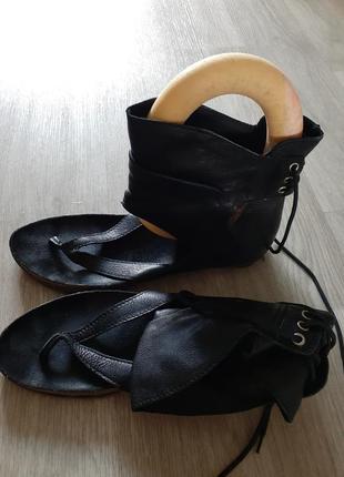 Шкіряні босоніжки