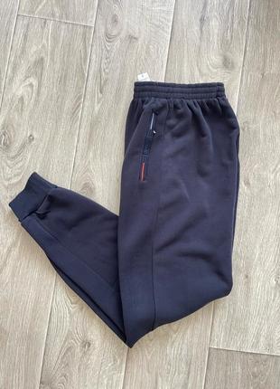 Теплые спортивные штаны на манжете мужские теплые однотонные брюки на резинке флис осень зима4 фото