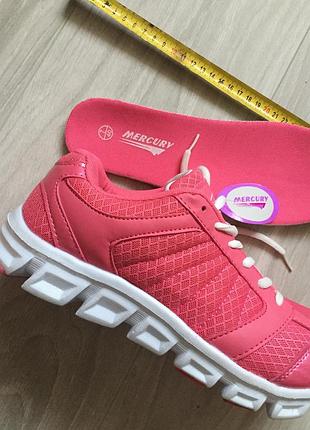 Гарні кросівки asos