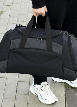Спортивна сумка nike з тканини чорна для тренажерного залу та поїздок дорожня чоловіча на 55 літрів2 фото